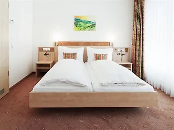 Zeller'S Quartier Hotel Königsbrunn 4*,